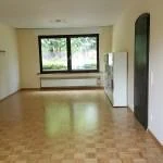 „Eiche-Mosaikparkett geschliffen und lackiert – hochwertige Bodenbearbeitung“